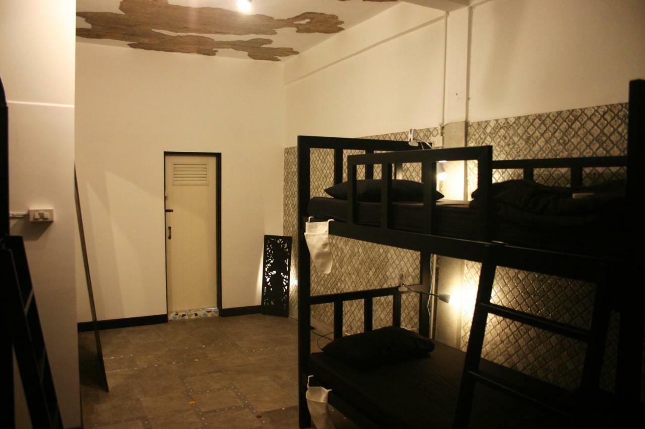 Born Free Hostel Bangkok Exterior photo