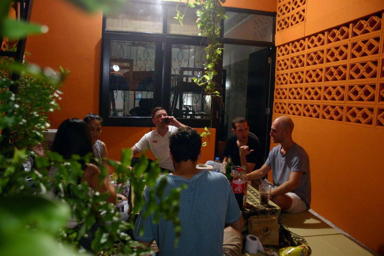 Born Free Hostel Bangkok Exterior photo